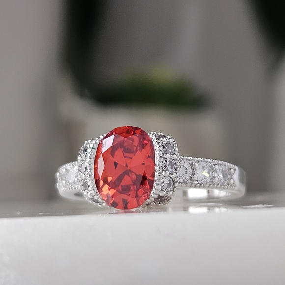 Elegant Silver and Red Gemstone Ring - Picture 4 of 8